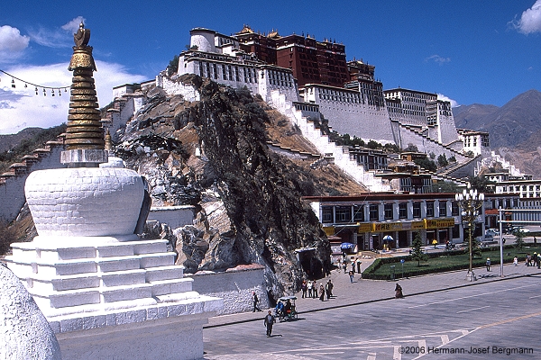 Der Potala, einst Sitz der Dalai Lama - Tibet 2006 - (C)2006 by Hermann-Josef Bergmann